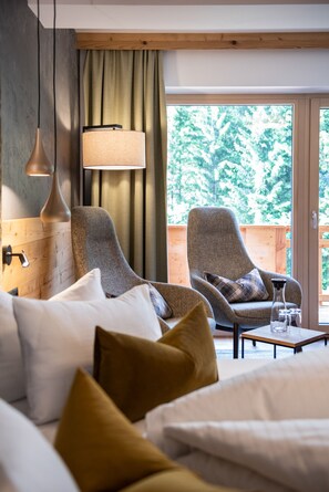 Suite Junior, balkon | Brankas, tirai kedap cahaya, dan Wi-Fi gratis