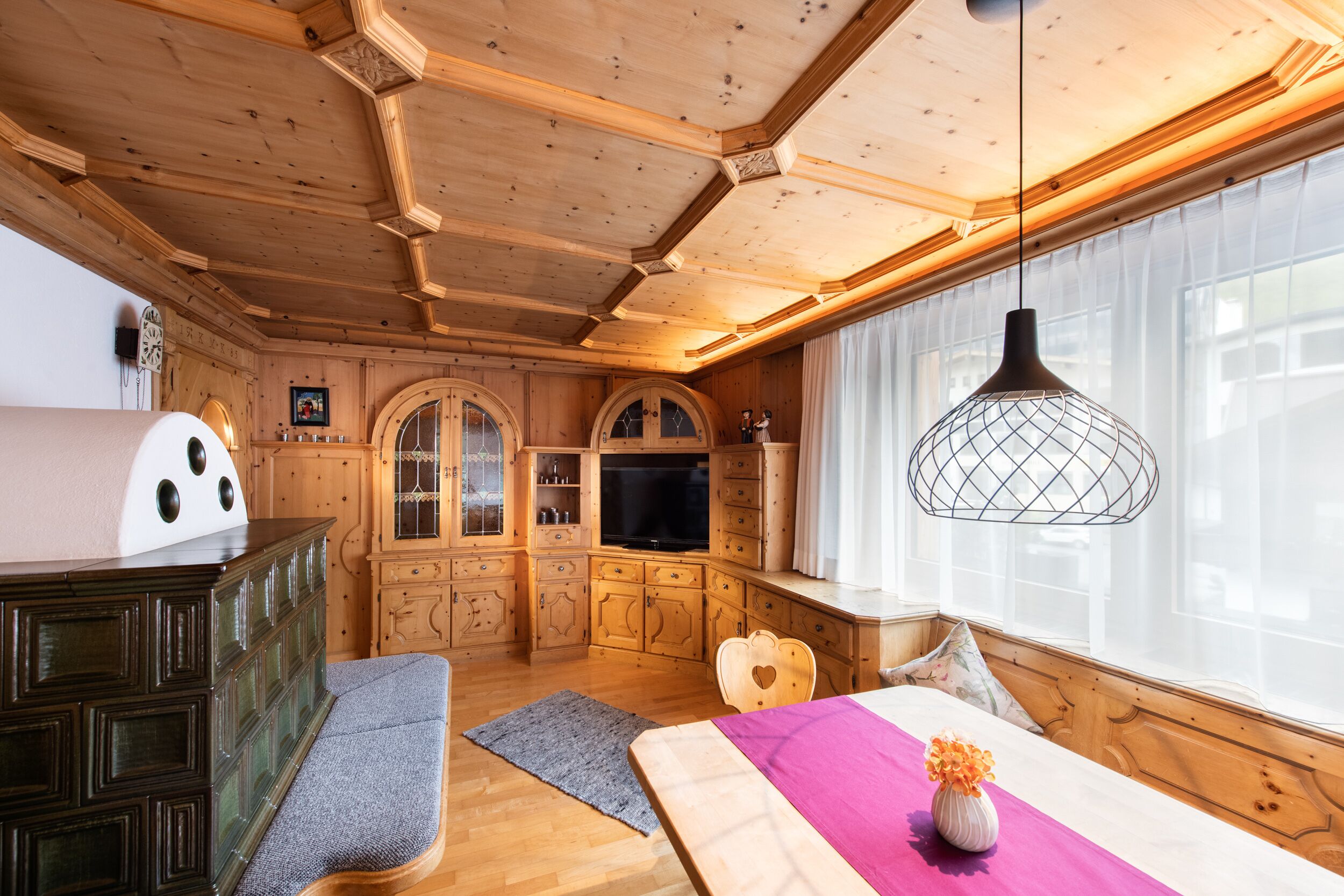 32-inch flat-screen tv with cable channels, tv