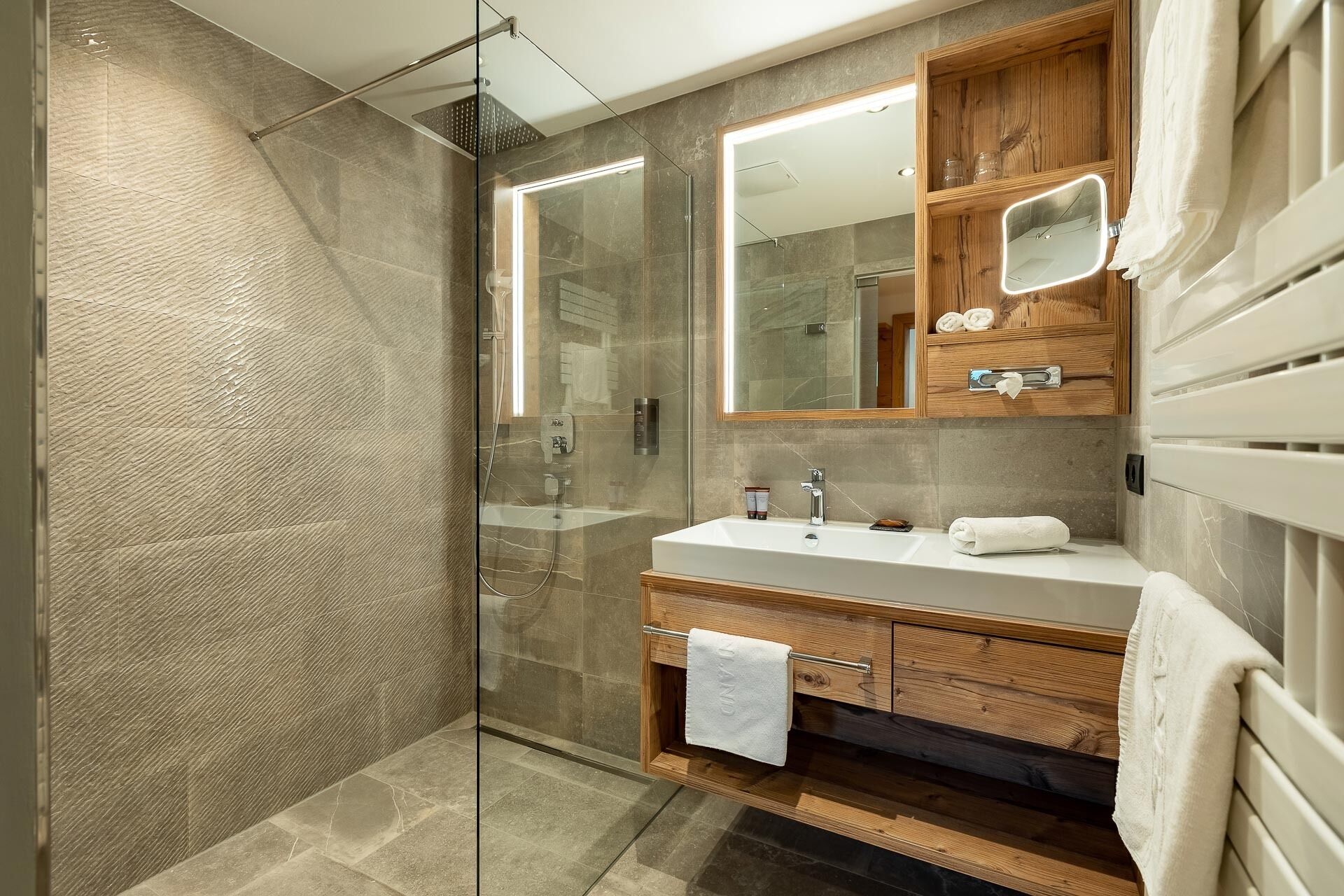 junior suite, balcony | bathroom | free toiletries, hair dryer, bathrobes, slippers