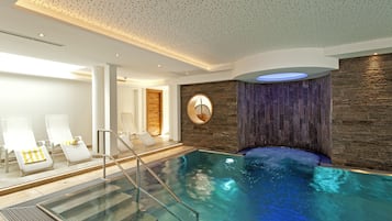 Indoor pool, sun loungers