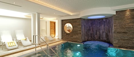 Indoor pool, pool loungers