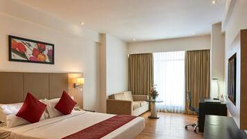Executive Room | 1 bedroom, premium bedding, minibar, in-room safe