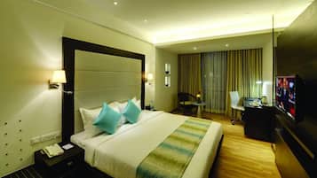Suite | Premium bedding, minibar, in-room safe, desk