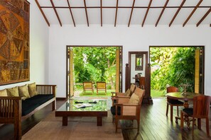 Jacuzzi Suite - The River House by Asia Leisure (Balapitiya)