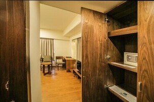 Ropa de cama de alta calidad y minibar 