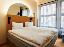 Standard Room, 1 Queen Bed | In-room safe, free WiFi, bed sheets