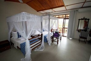 1 bedroom, premium bedding, free minibar items, individually decorated - Peacock Villa (Mirissa)