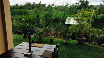 Deluxe Triple Room, 1 Bedroom, Garden View | Terrace/patio