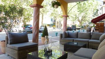 Vista frontal de la propiedad