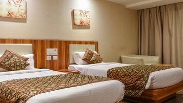 Premium bedding, in-room safe, desk, iron/ironing board