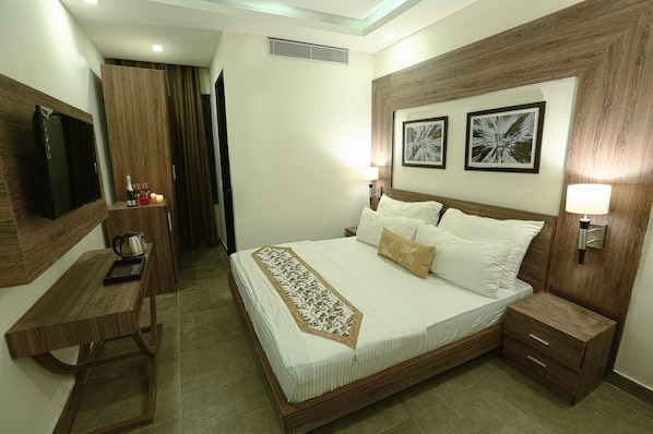 Minibar, desk, rollaway beds, free WiFi