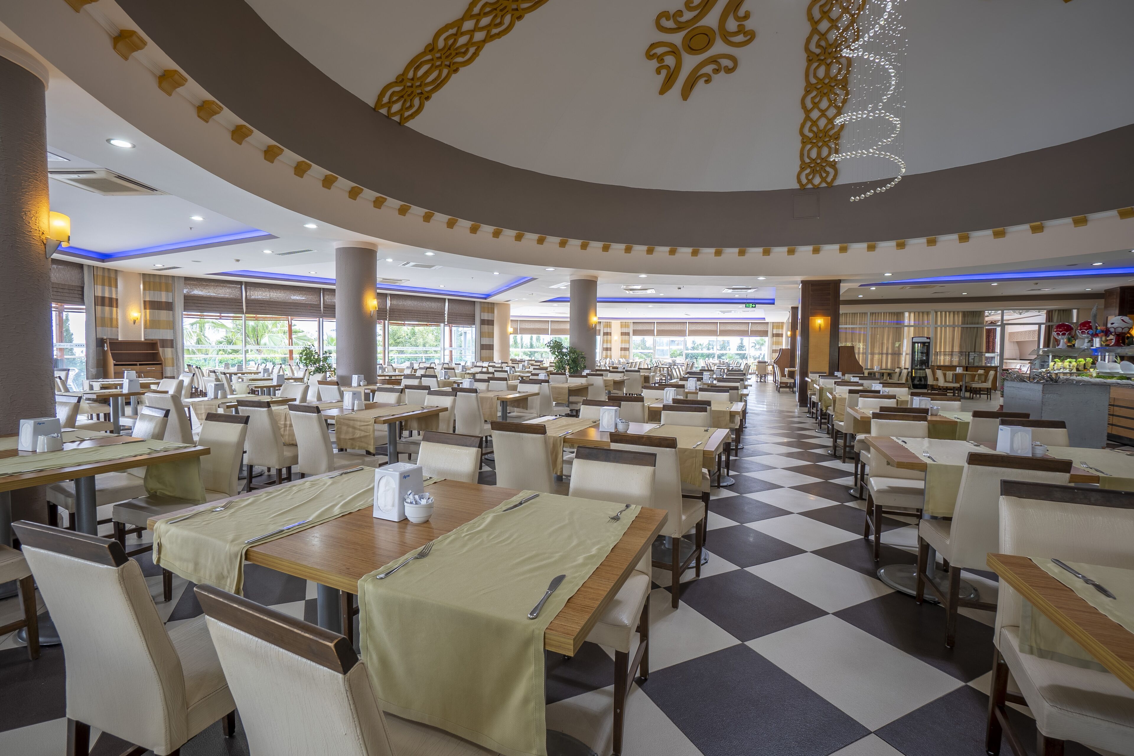 Här finns 3 restauranger som serverar frukost.