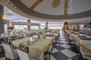 3 restaurants, breakfast, lunch, dinner served; international cuisine - Çenger Beach Resort Spa - All Inclusive (Manavgat)