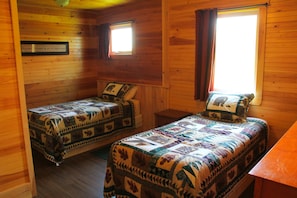 Executive Cottage, 5 Bedrooms | Iron/ironing board, free WiFi, bed sheets