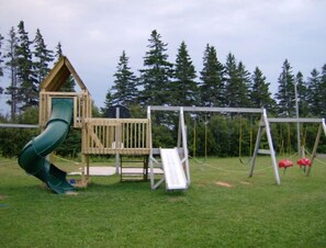 Children’s play area – outdoor - Swept Away Cottages (Bayview)