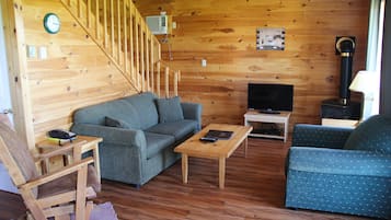 Cottage Eksekutif, 3 kamar tidur, pemandangan laut sebagian (1 Sofa Bed) | Area keluarga | TV, pemutar DVD, dan meja tenis meja