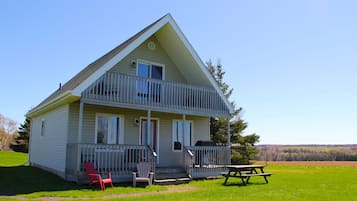 Executive-Ferienhaus, 3 Schlafzimmer, eingeschränkter Meerblick (1 Sofa Bed) | Bügeleisen/Bügelbrett, kostenloses WLAN, Bettwäsche