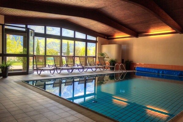 สระว่ายน้ำในร่ม