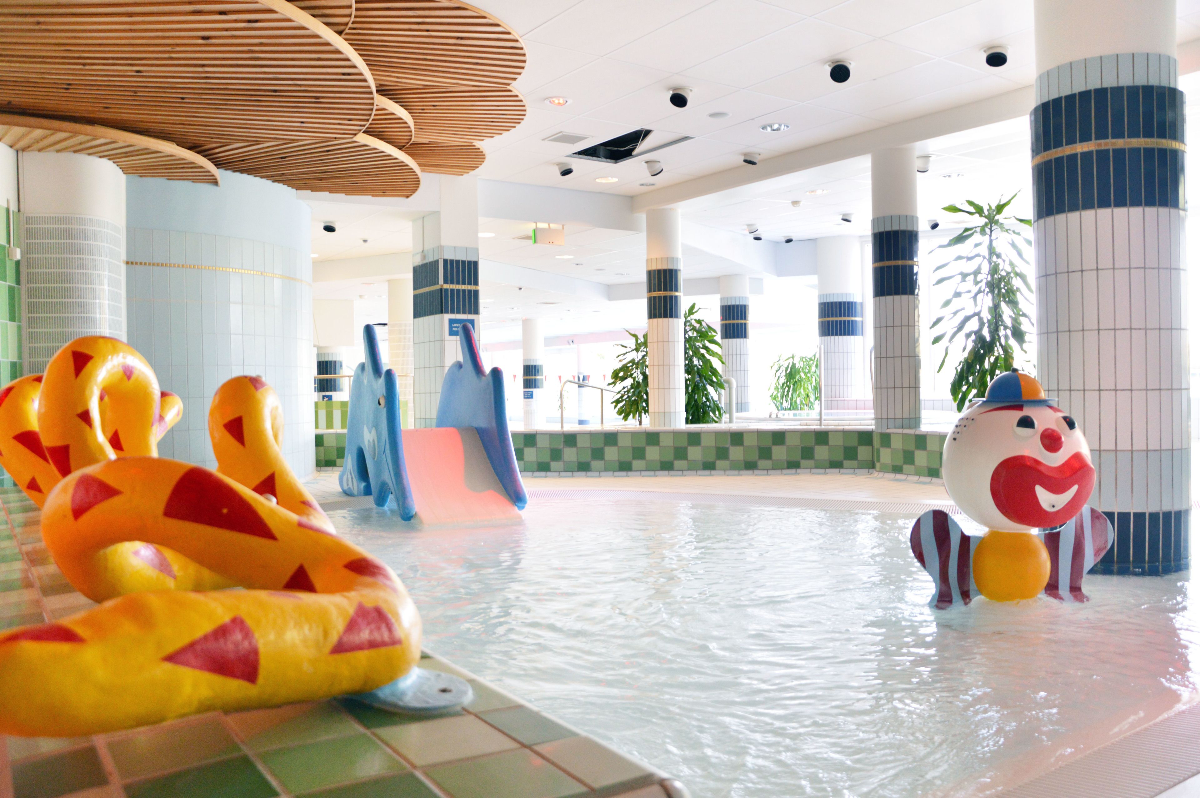 7 piscinas internas, espreguiçadeiras