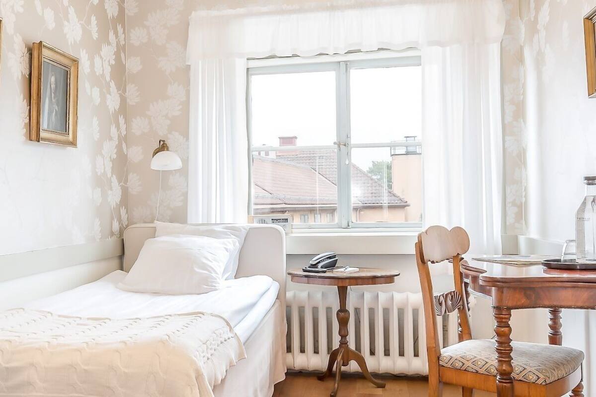 single room | individually decorated, individually furnished, free wifi, bed sheets