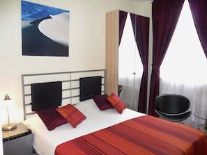 Premium bedding, in-room safe, cots/infant beds, free WiFi