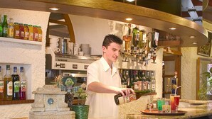 Bar (on property) - Hotel Le Commerce (Mirepoix)