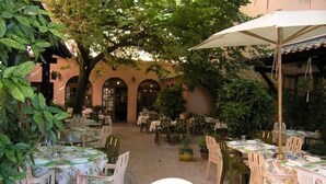 Breakfast, lunch and dinner served - Hotel Le Commerce (Mirepoix)