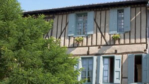 Front of property - Hotel Le Commerce (Mirepoix)