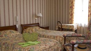 Coffres-forts dans les chambres, bureau, lits bébé (gratuits)