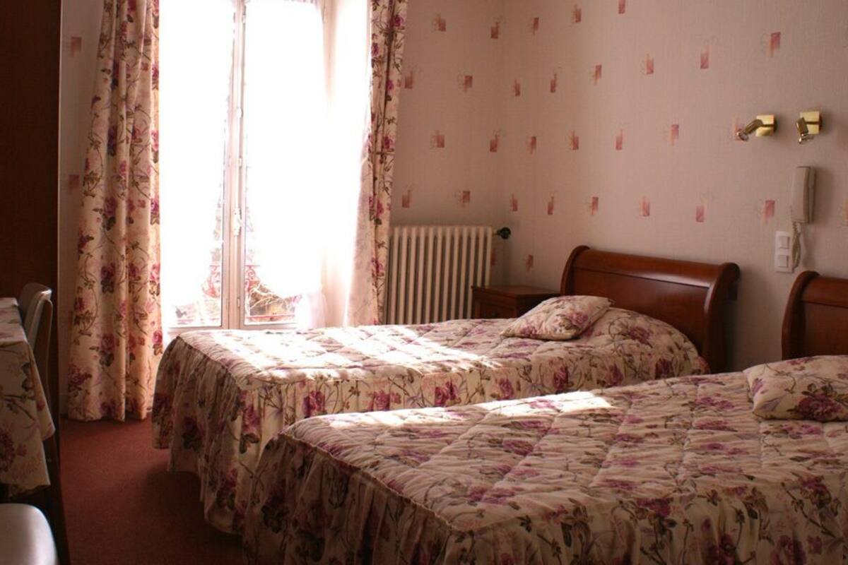 Twin Room, Bathtub | In-room safe, desk, free cots/infant beds, free WiFi