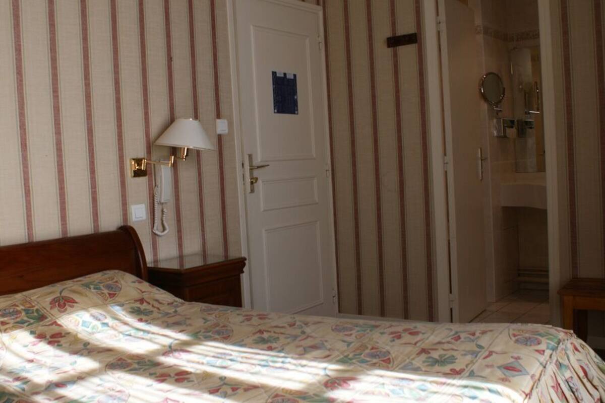 Standard Double Room | In-room safe, desk, free cots/infant beds, free WiFi