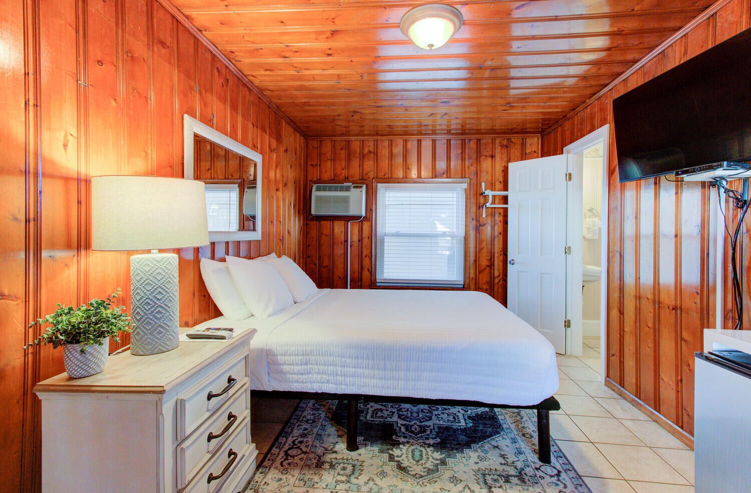 Standardzimmer, 1 Queen-Bett, Nichtraucher | Individuell dekoriert, kostenloses WLAN, Bettwäsche