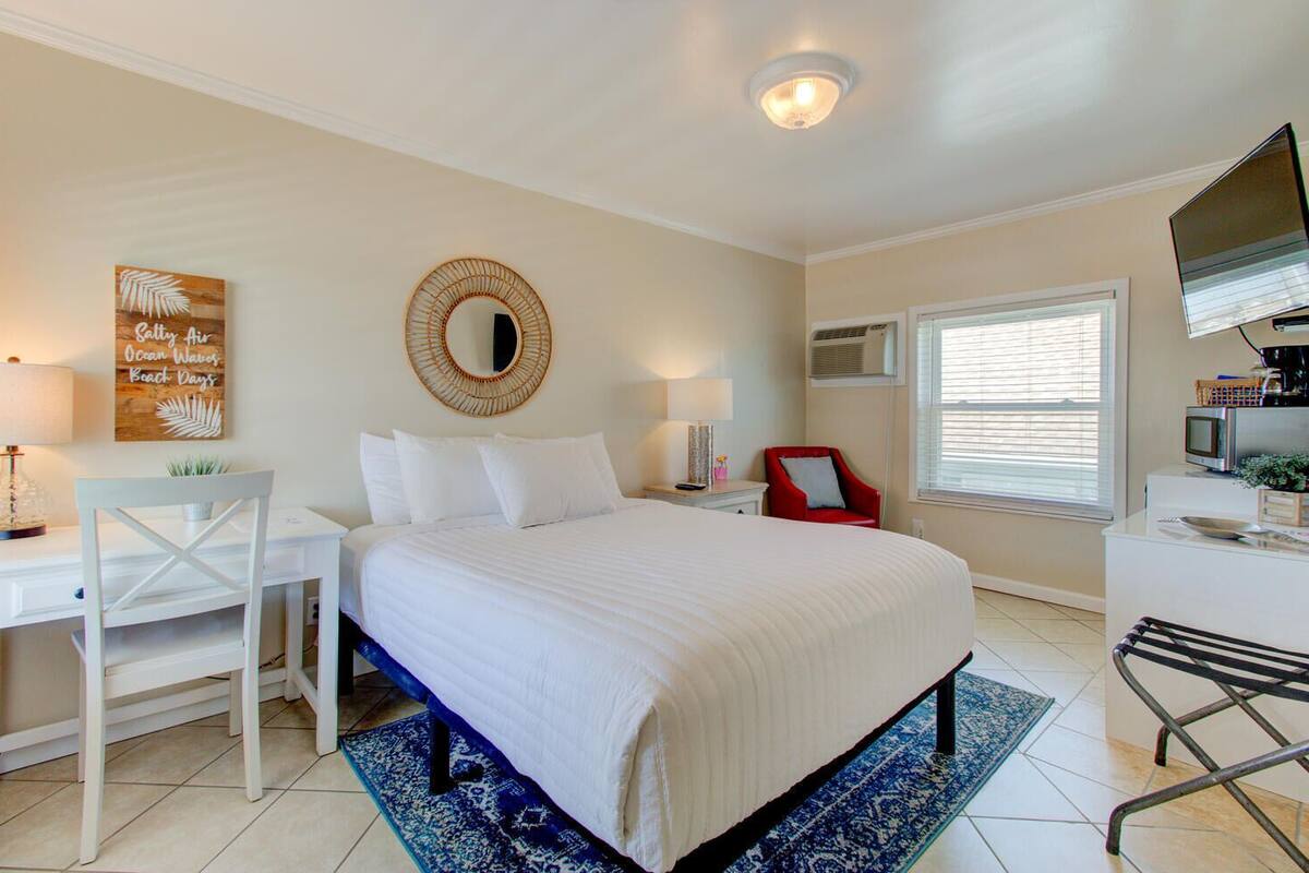 Standardzimmer, 1 Schlafzimmer, Meerblick | Individuell dekoriert, kostenloses WLAN, Bettwäsche