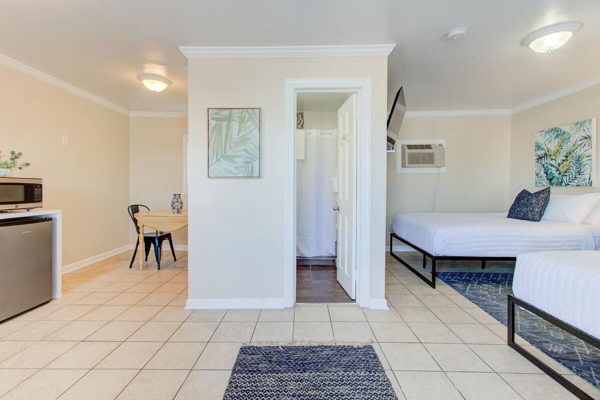 Deluxe-Zimmer, 2 Queen-Betten, Nichtraucher | Individuell dekoriert, kostenloses WLAN, Bettwäsche