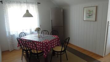 Standard Condo, 2 Bedrooms | In-room dining
