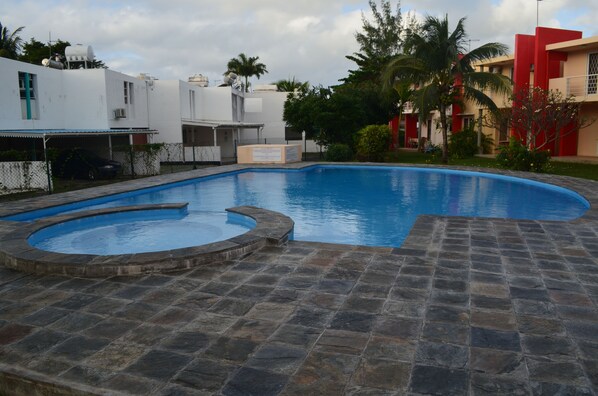 Outdoor pool - Apartment Le Cygne 2 (Grand-Baie)