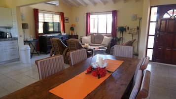 Bungalow | In-room safe, individually decorated, individually furnished