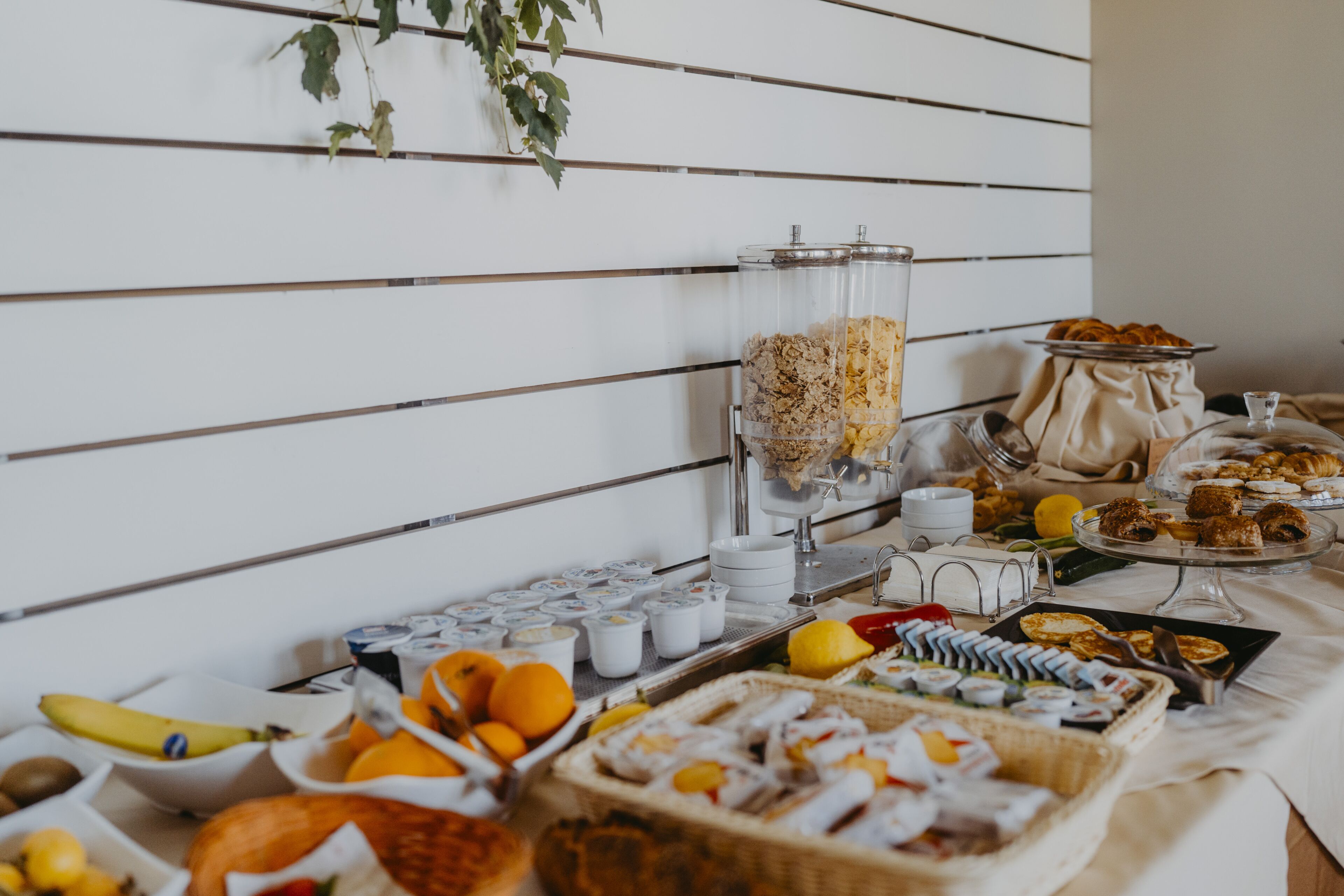 Daily cooked-to-order breakfast (EUR 10 per person)