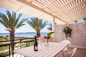 Studio, sjøutsikt | Terrasse/patio