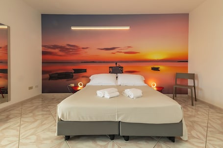 Ropa de cama hipoalergénica y caja de seguridad en la habitación . Resort Santa Maria