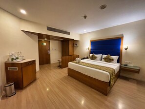 Deluxe Double or Twin Room, 1 Bedroom, Non Smoking, City View