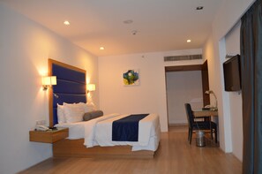 Télévision LCD de 32 pouces avec chaînes par câble, télévision