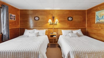 Standaard kamer, 2 queensize bedden | Een bureau, een strijkplank/strijkijzer, gratis wifi, beddengoed