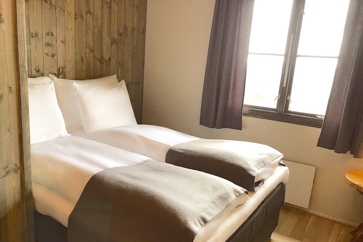 Basic Double Room, 1 Double Bed (Small) | Free WiFi, bed sheets