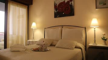 Standard Double Room, Ensuite | Egyptian cotton sheets, premium bedding, desk, free WiFi