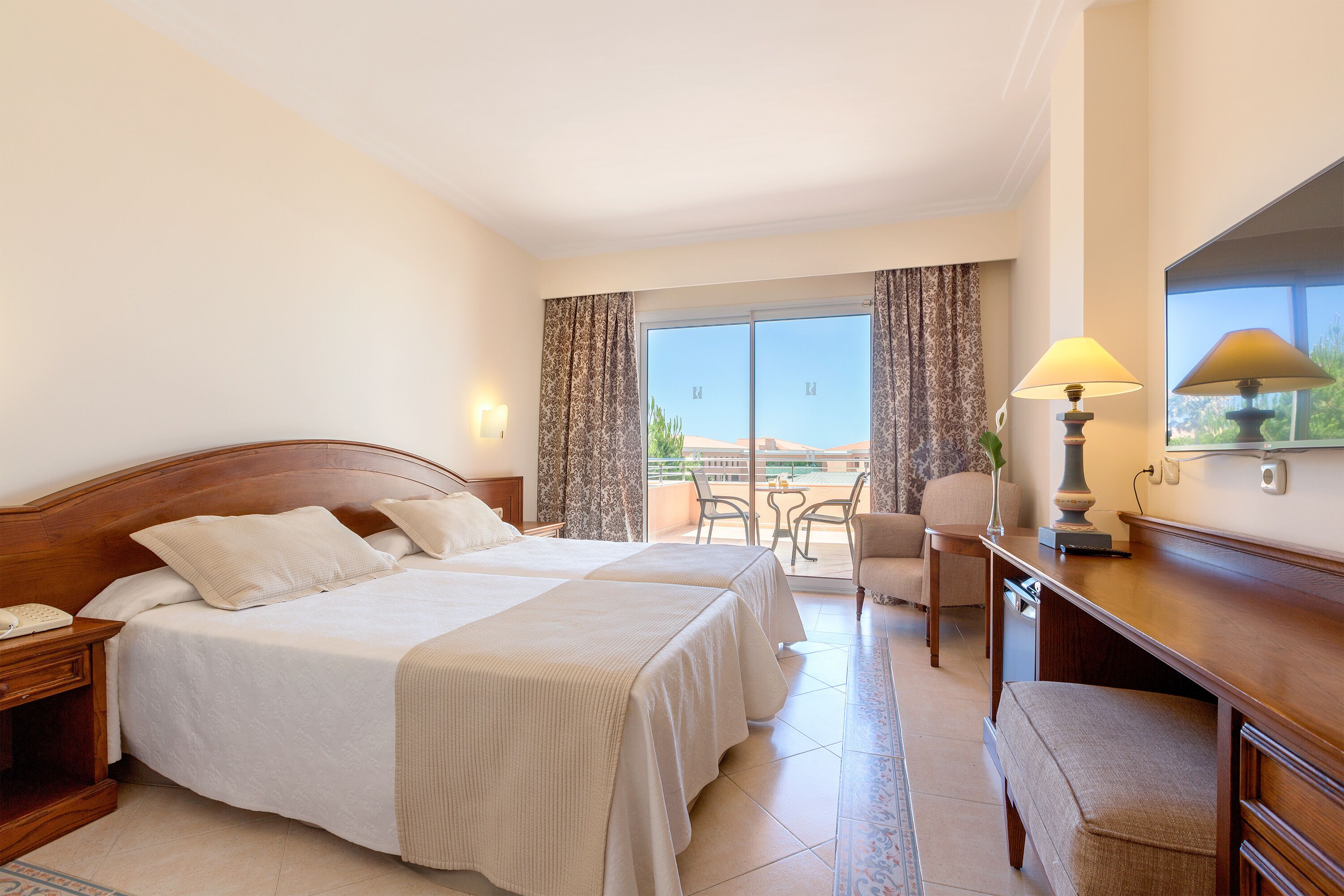 Premium bedding, in-room safe, desk, blackout curtains