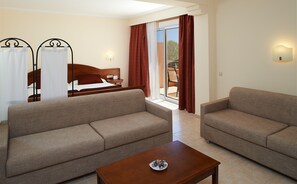 Sengetøy av topp kvalitet, safe på rommet og skrivebord