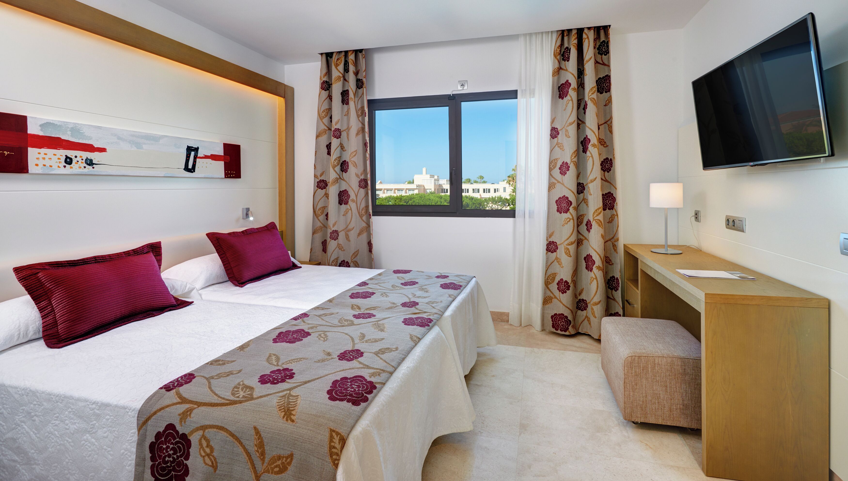 Premium bedding, in-room safe, desk, blackout curtains