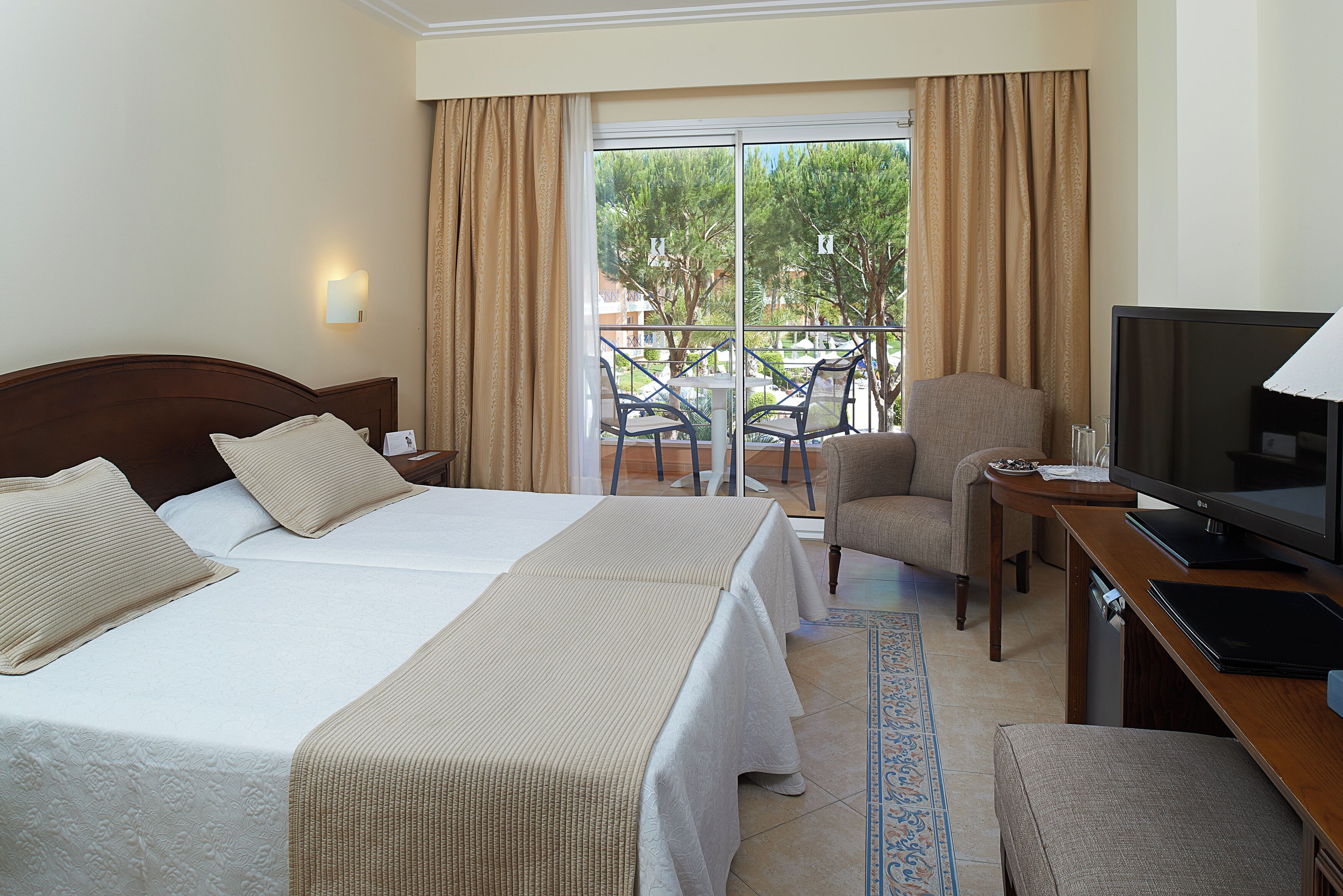 Premium bedding, in-room safe, desk, blackout curtains