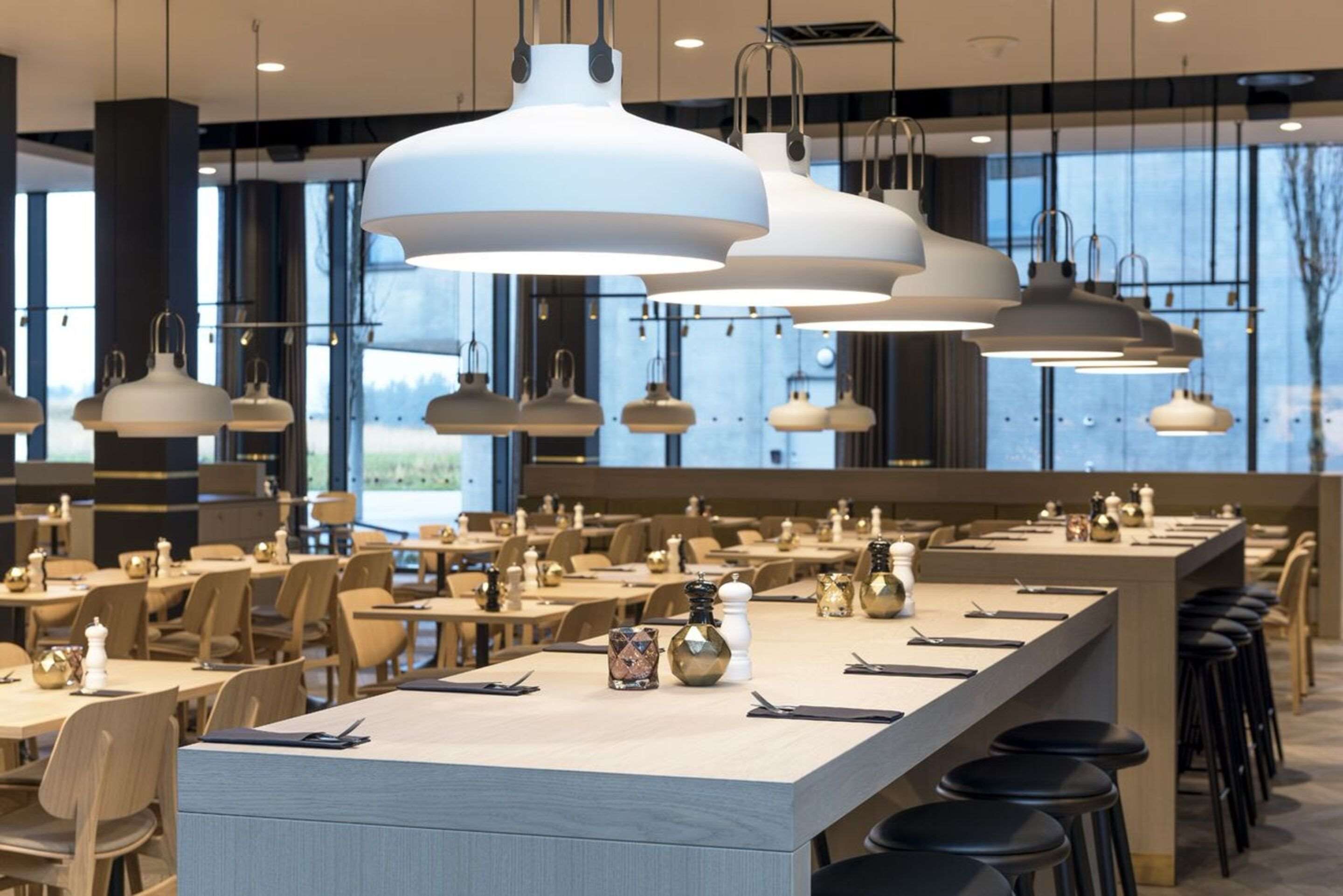 free daily breakfast